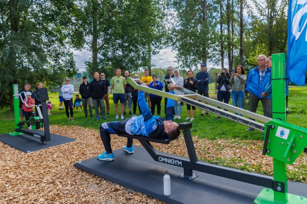 Ott Kiivikas välijõusaalis.jpg